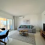 Deluxe With Pool By Homing Prázdninový dům *