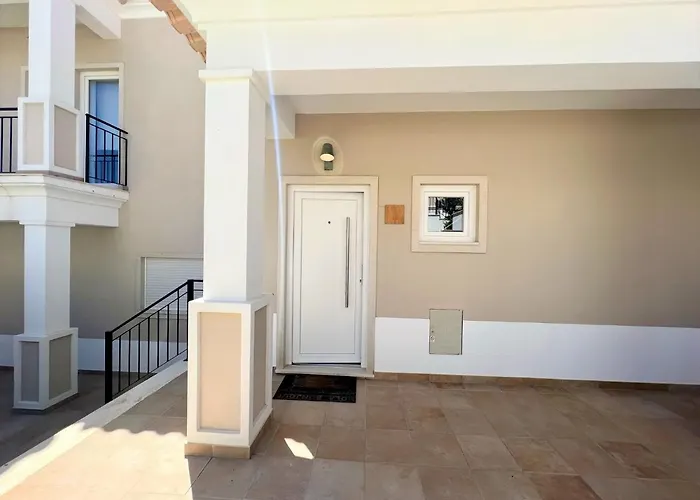 Deluxe With Pool By Homing Ferienhaus *