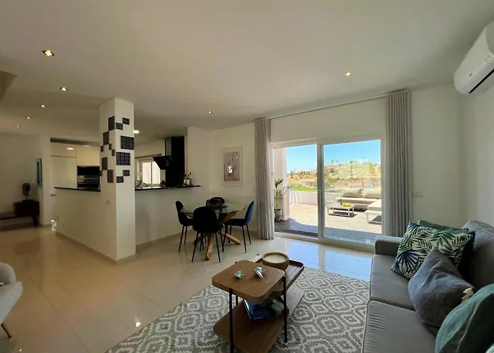 Deluxe With Pool By Homing