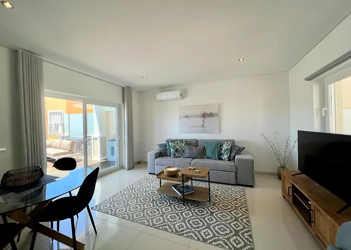 Deluxe With Pool By Homing Ferienhaus *